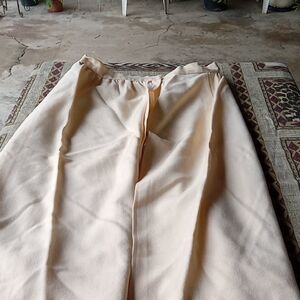 BEAUTIFUL CREAM COLORED SKIRT